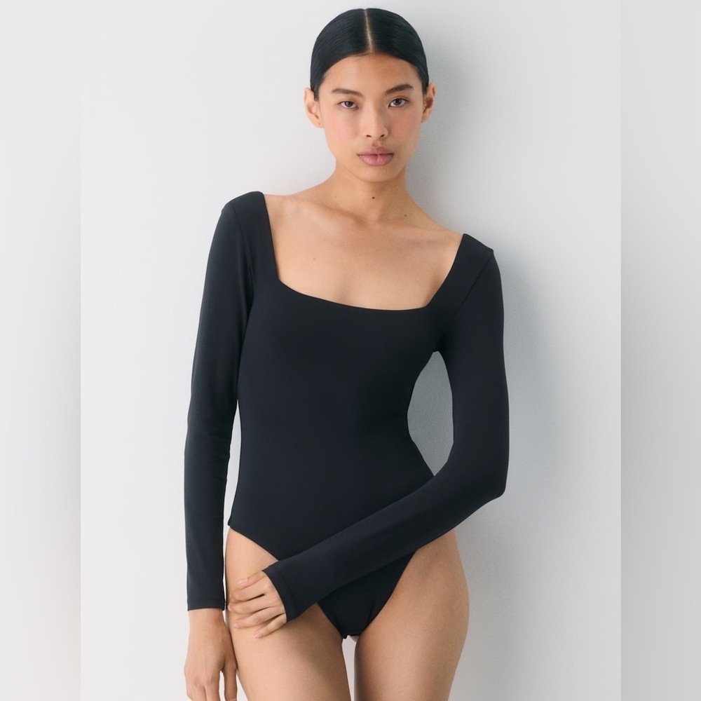 Babaton Aritzia Original Contour Headway Bodysuit